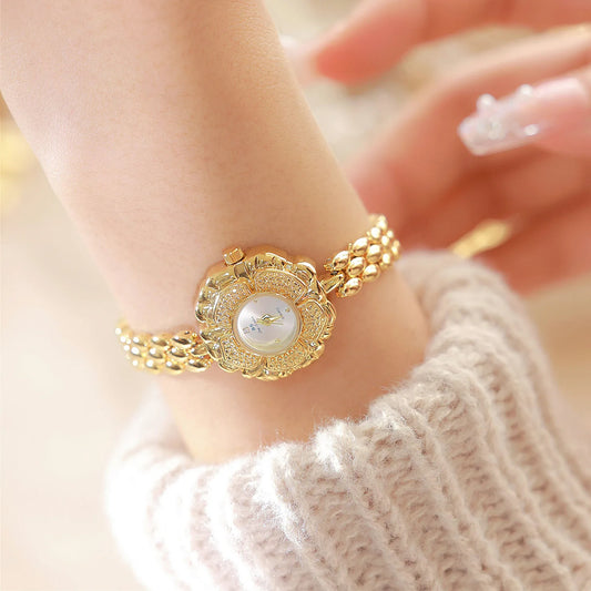 UTHAI Women's Watch Brand Light Luxury Medieval Gold Camellia Bracelet Wristwatch Waterproof Ladies Fashion Quartz Watches Gift