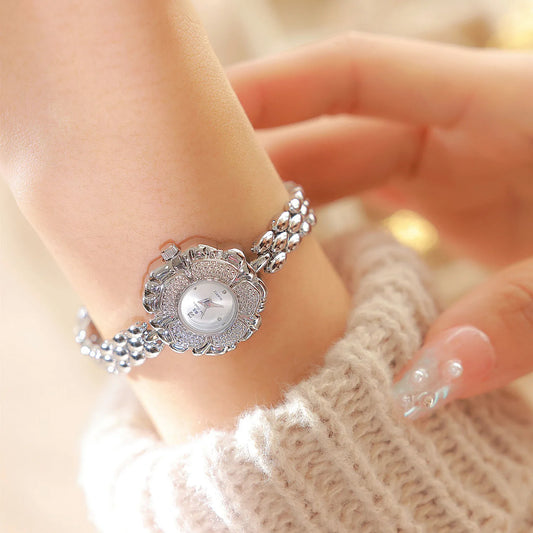 UTHAI Women's Watch Brand Light Luxury Medieval Gold Camellia Bracelet Wristwatch Waterproof Ladies Fashion Quartz Watches Gift