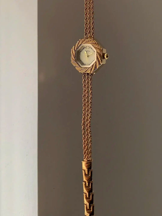 2025 New Vintage Women's Watch Luxury High end Vintage Watch Gold Plated Bracelet Personalized Creative Jewelry