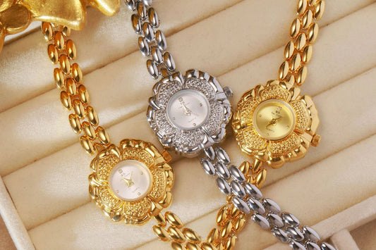 UTHAI Women's Watch Brand Light Luxury Medieval Gold Camellia Bracelet Wristwatch Waterproof Ladies Fashion Quartz Watches Gift