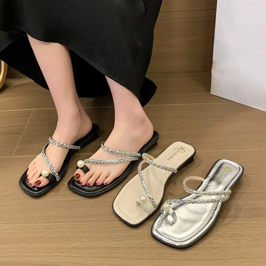 Fashionable and Elegant Finger-fitting Pearl Flat Casual Slippers for Women's Summer New Comfortable Rhinestone Beach Sandals
