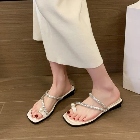 Fashionable and Elegant Finger-fitting Pearl Flat Casual Slippers for Women's Summer New Comfortable Rhinestone Beach Sandals