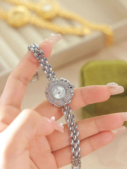 UTHAI Women's Watch Brand Light Luxury Medieval Gold Camellia Bracelet Wristwatch Waterproof Ladies Fashion Quartz Watches Gift