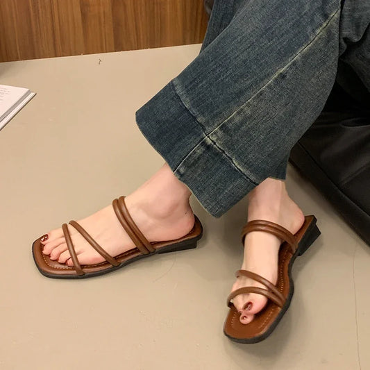 Fashionable and Comfortable Two-wear Flat Casual Slippers for Women's Summer New Round Toe Elegant Open-toe Beach Sandals